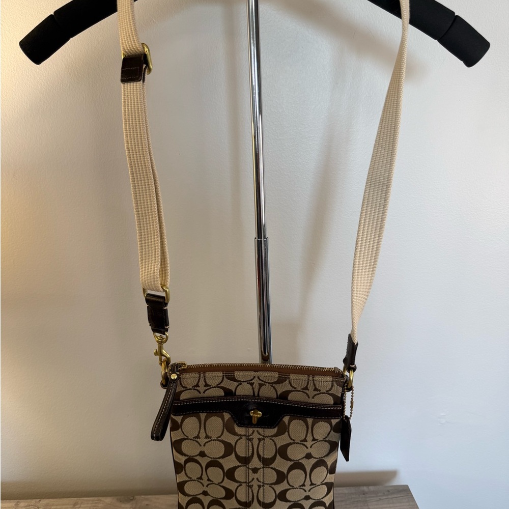 Vintage! Coach Hampton Signature Crossbody Bag - Picture 2 of 8